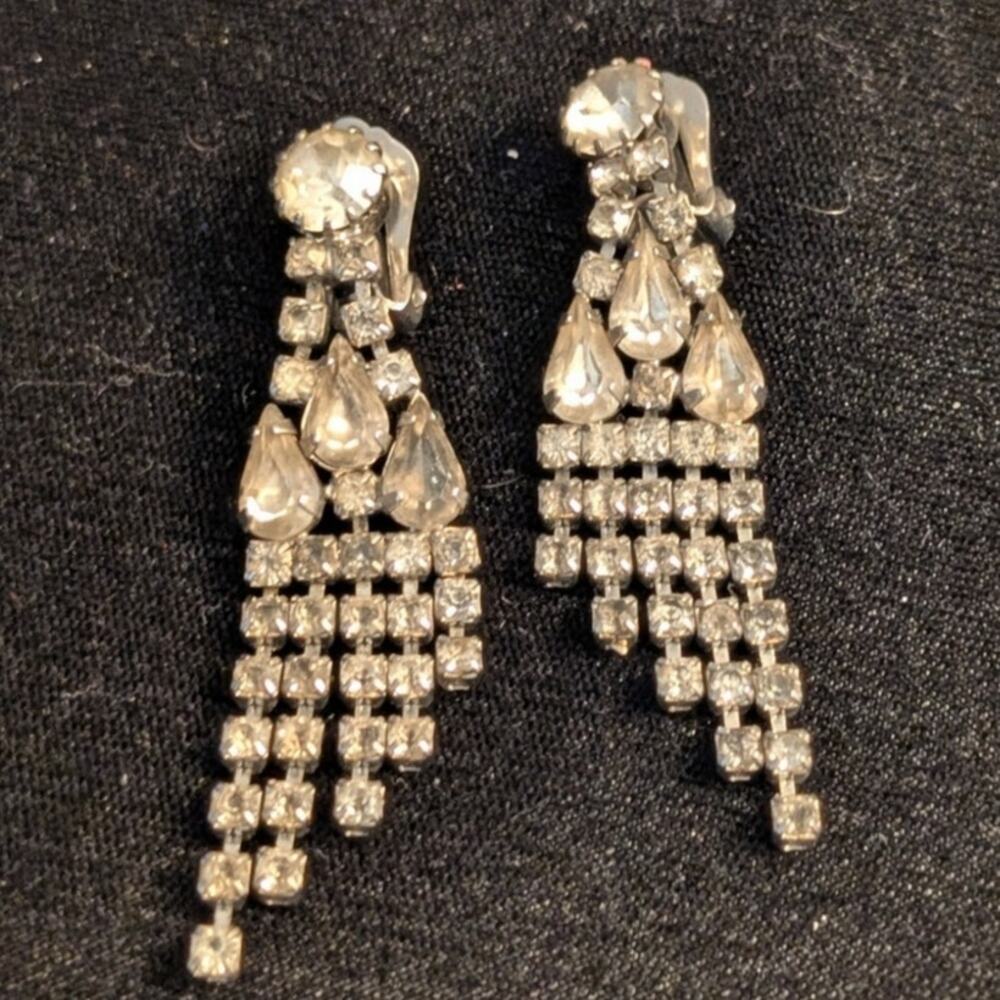 Vintage Weiss Clip On Waterfall Dangling Rhinestone  Earrings